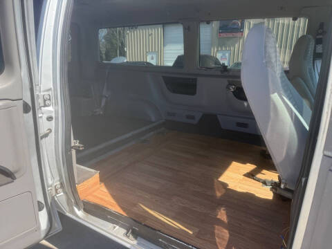 2001 Ford E-Series E-150 XL