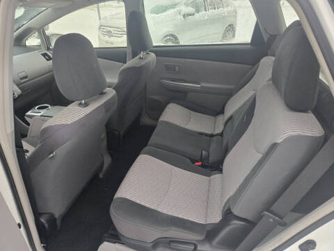 2017 Toyota Prius v Five