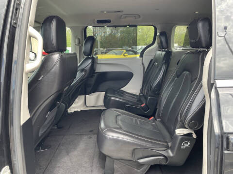 2022 Chrysler Pacifica Touring L