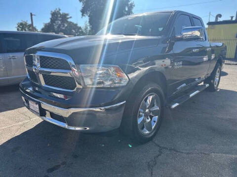 2017 RAM 1500 SLT