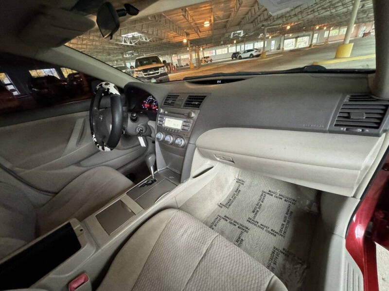 2011 Toyota Camry LE photo 13