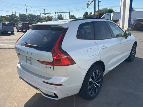 2024 Volvo XC60 B5 Core Dark Theme