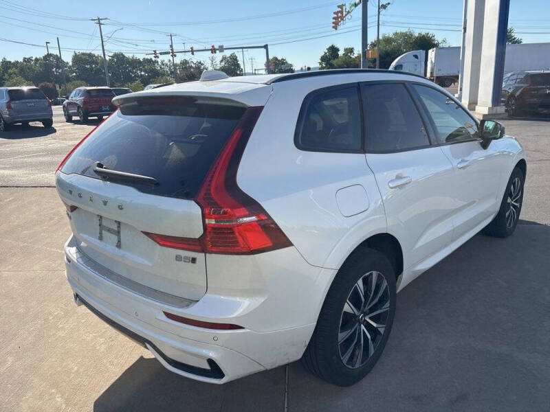 2024 Volvo XC60 B5 Core Dark Theme