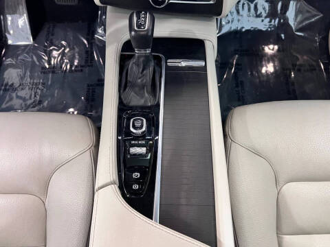 2020 Volvo XC90 T5 Momentum