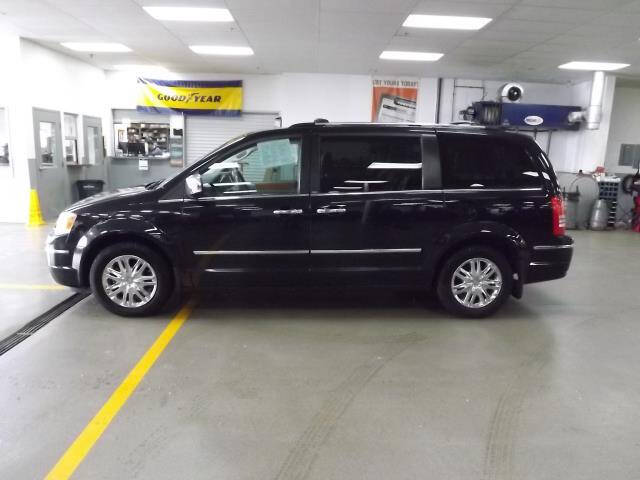 Used 2010 Chrysler Town & Country Limited with VIN 2A4RR7DX8AR339054 for sale in Platteville, WI