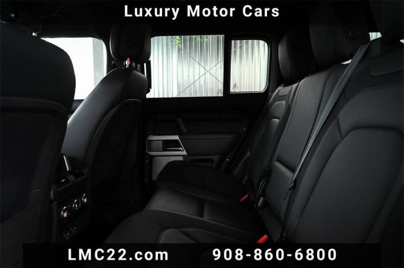 2023 Land Rover Defender 130 X-Dynamic SE