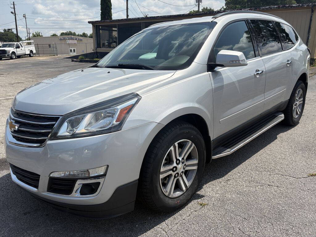 Silver 2017 Chevrolet Traverse LT LT 4dr SUV w/2LT 1
