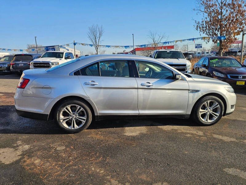 2016 Ford Taurus SE