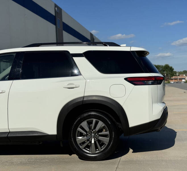 2022 Nissan Pathfinder SV