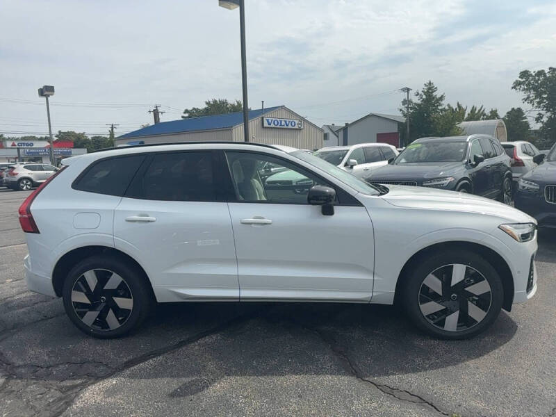 2025 Volvo XC60 T8 Plus Dark Theme