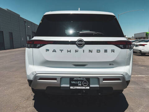 2025 Nissan Pathfinder SL