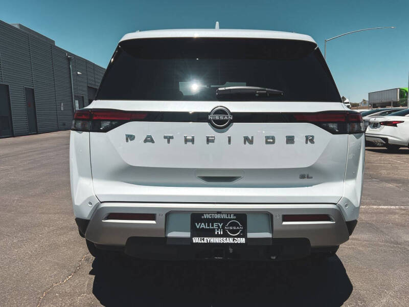 2025 Nissan Pathfinder SL