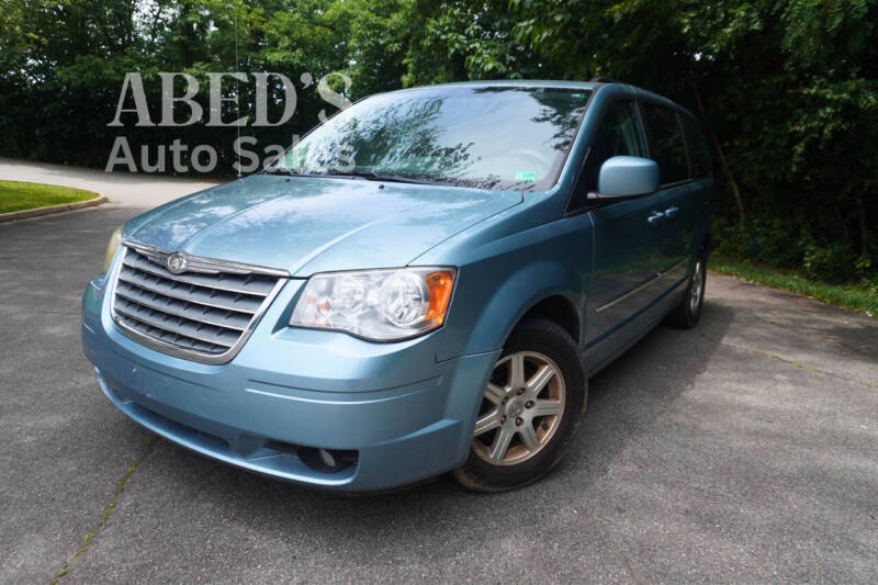 2010 Chrysler Town & Country Touring's photo
