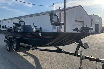 2022 Lowe Boats Legacy