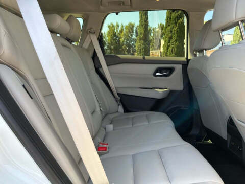 2025 Nissan Rogue SL