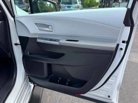 2025 Toyota Sienna LE 8-Passenger