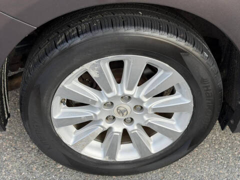 2012 Toyota Sienna LE 7-Passenger