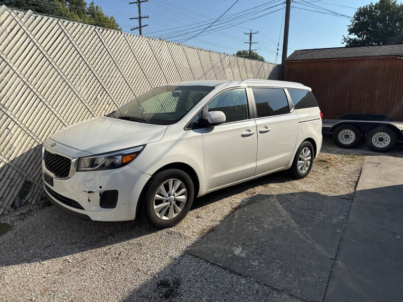 2017 Kia Sedona LX's photo