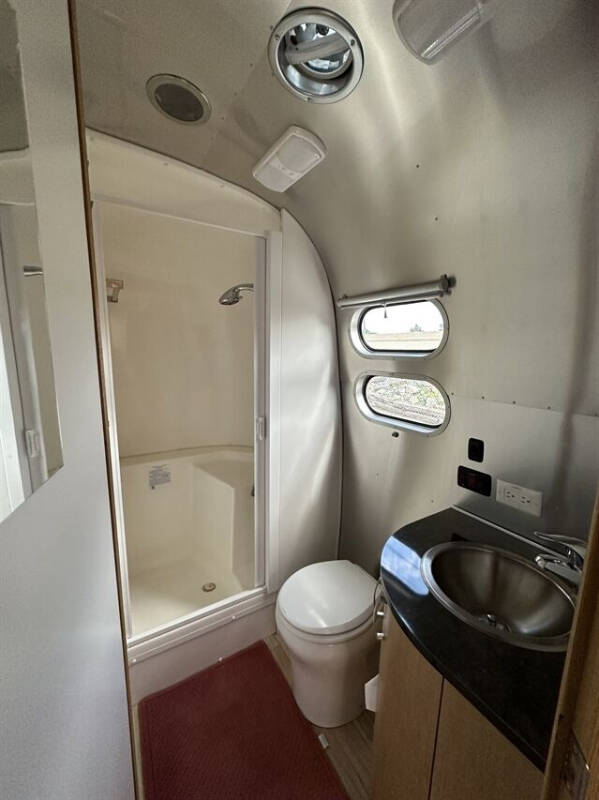 2015 Airstream Flying Clo