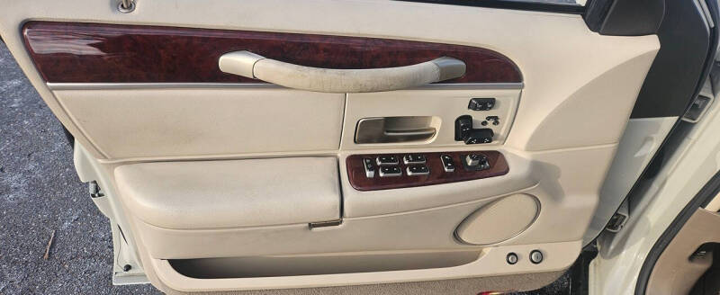 2004 Lincoln Town Car Ultimate