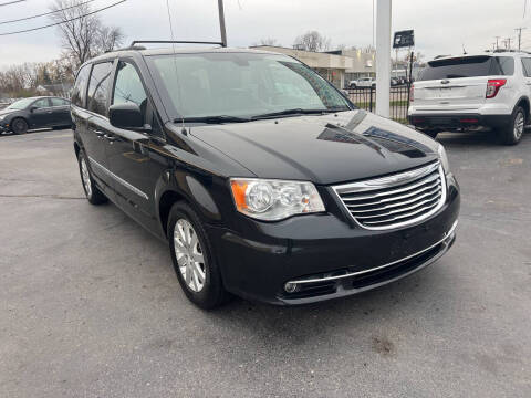 2016 Chrysler Town and Country for sale at Summit Palace Auto in Waterford MI