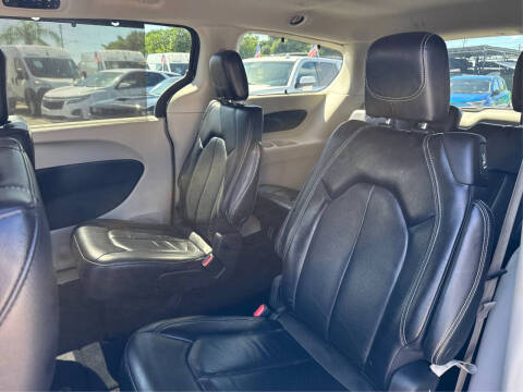 2022 Chrysler Pacifica Touring L