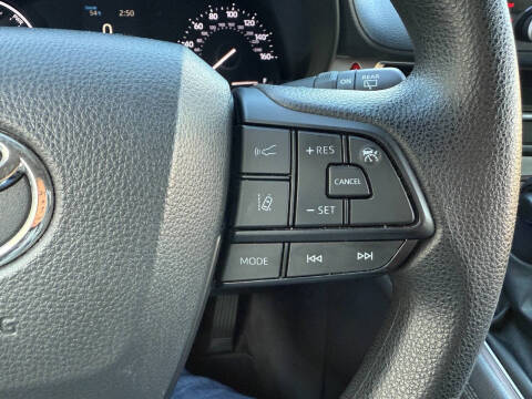 2024 Toyota Sienna LE 8-Passenger