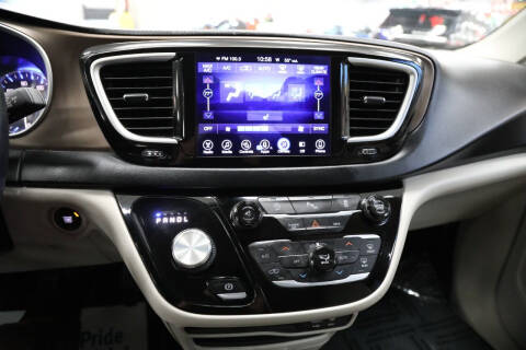 2017 Chrysler Pacifica Touring-L