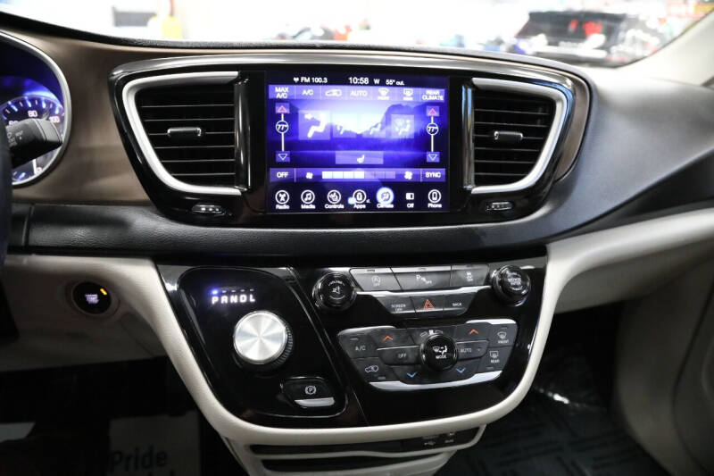 2017 Chrysler Pacifica Touring-L