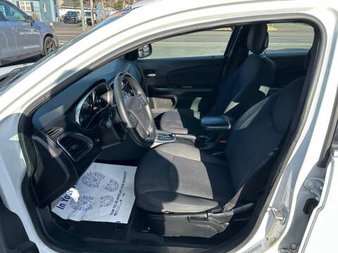 2014 Chrysler 200 LX