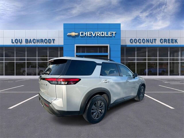 2024 Nissan Pathfinder SV