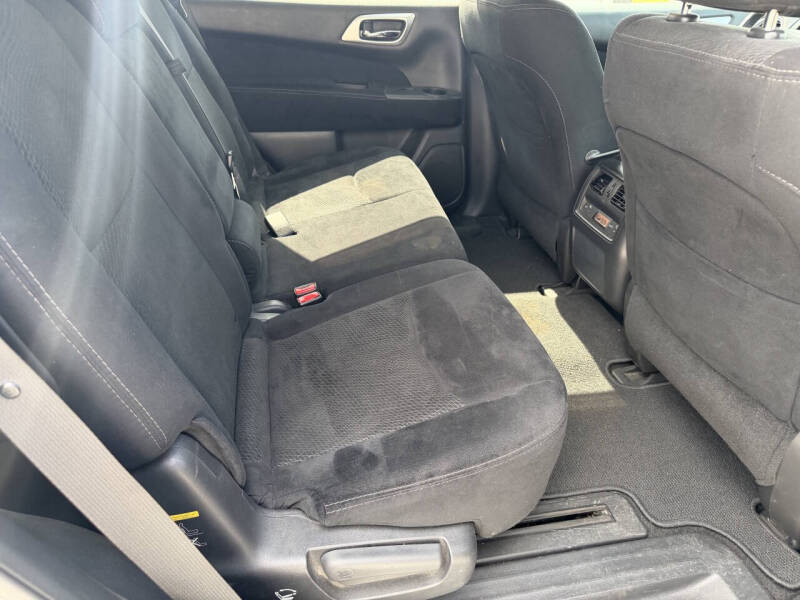 2016 Nissan Pathfinder SV