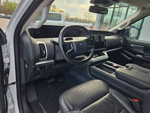 2025 Ford Expedition Platinum