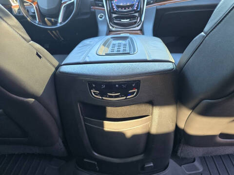 2017 Cadillac Escalade Luxury