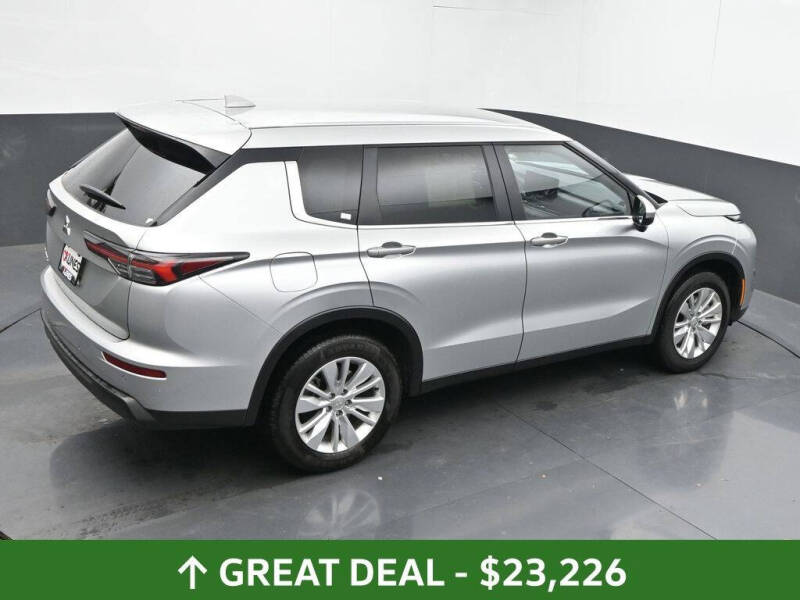 2025 Mitsubishi Outlander ES