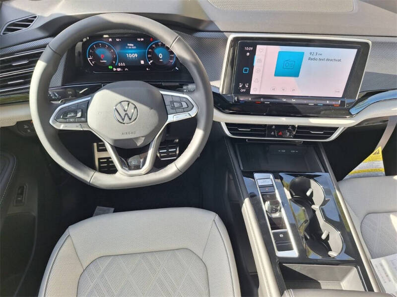 2026 Volkswagen Atlas Cross Sport SEL Premium R-Line 4Motion