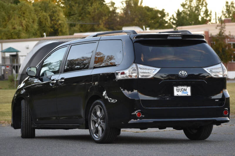 2017 Toyota Sienna SE 8-Passenger