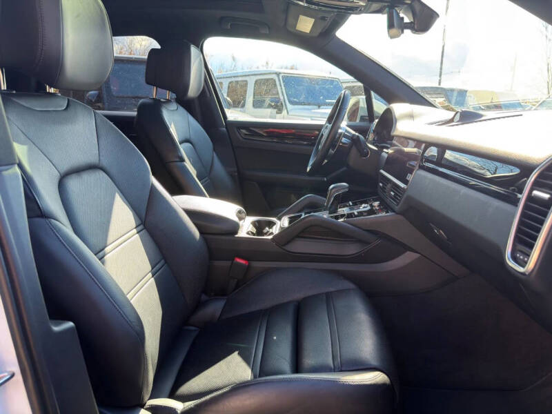 2022 Porsche Cayenne Platinum Edition