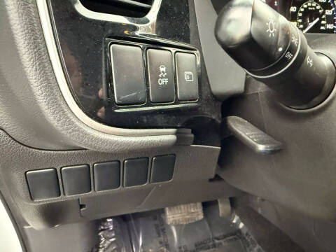 2017 Mitsubishi Outlander ES