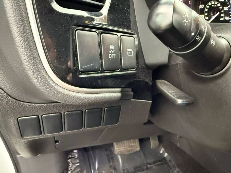 2017 Mitsubishi Outlander ES