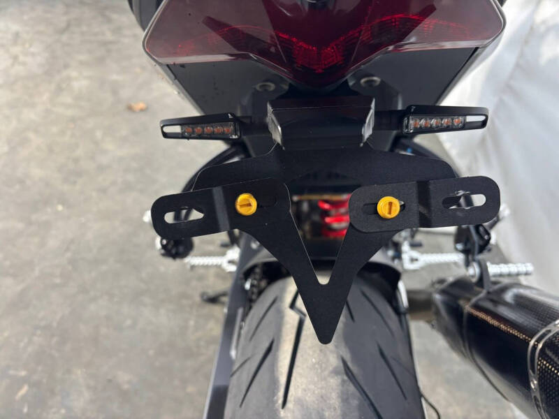 2022 Aprilia Tuono V4