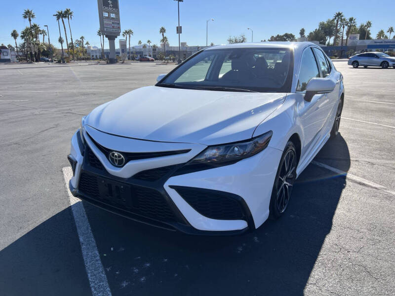 2023 Toyota Camry SE's photo