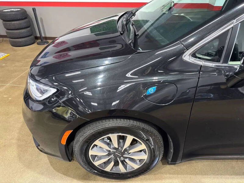2024 Chrysler Pacifica Plug-In Hybrid Select