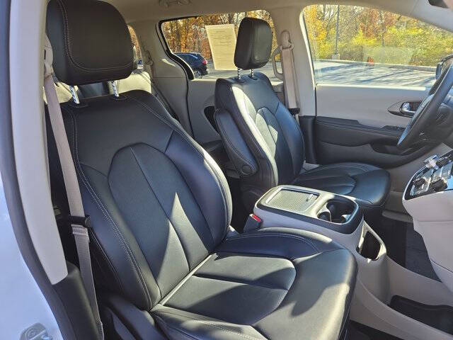 2024 Chrysler Pacifica Touring L