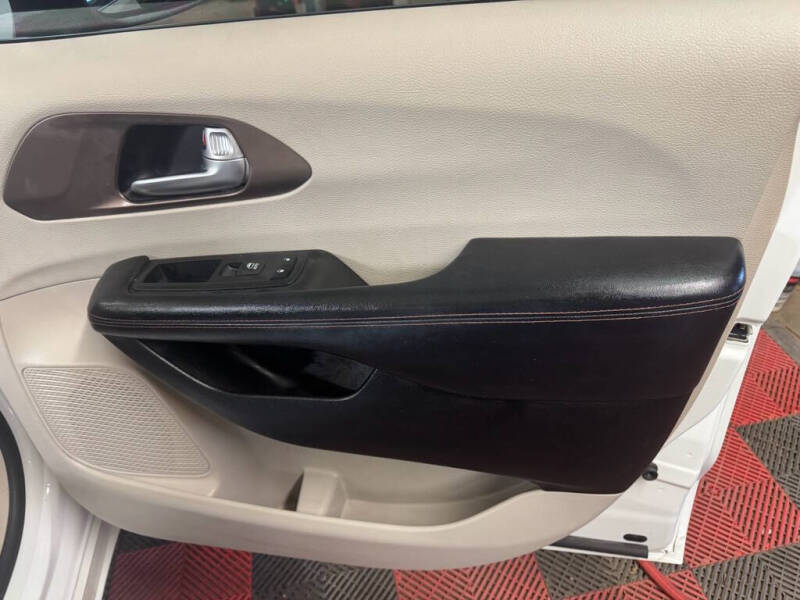 2017 Chrysler Pacifica Touring