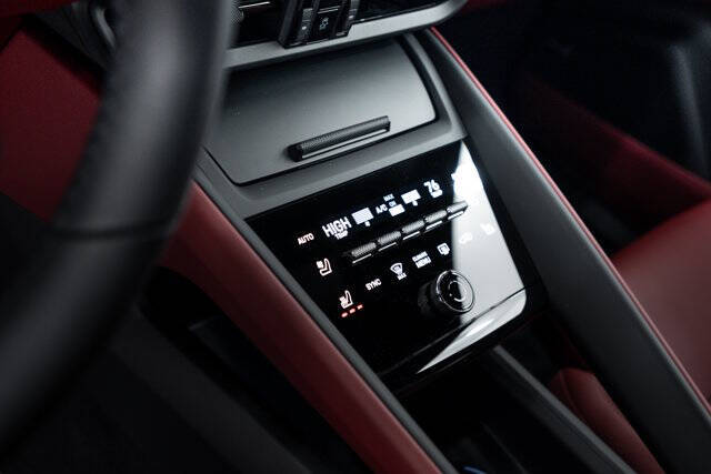 2025 Porsche Macan 4S Electric