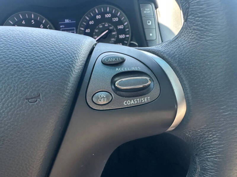 2015 Infiniti Q70 3.7