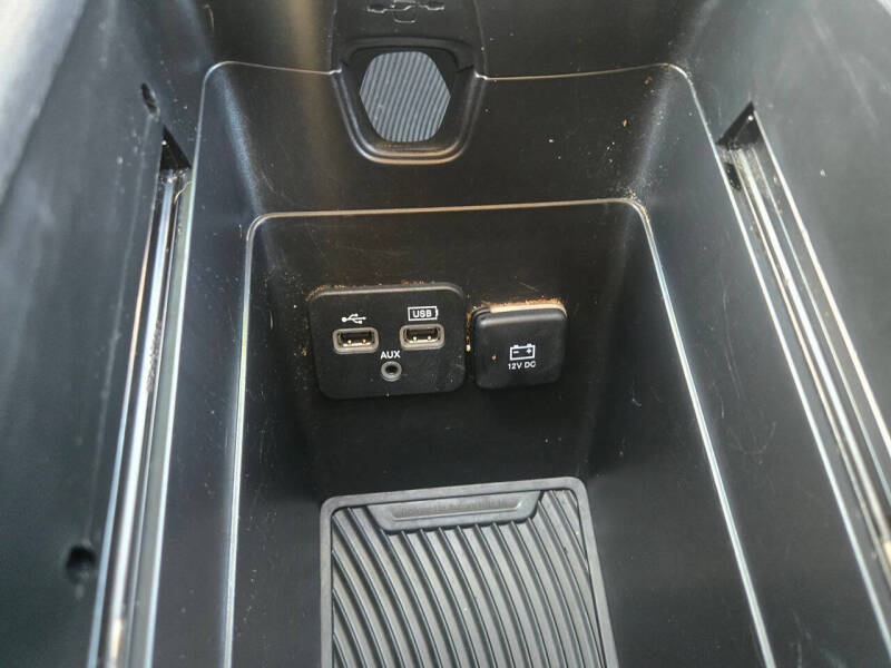 2017 Chrysler 200 LX