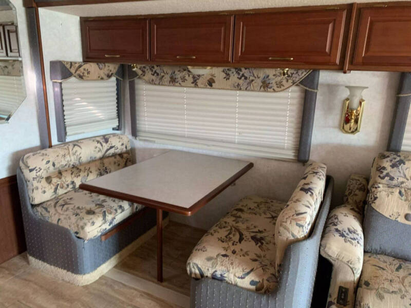 2004 Freightliner XC Chassis