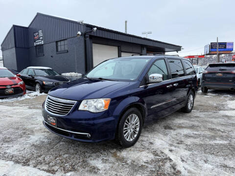 2013 Chrysler Town and Country Touring-L